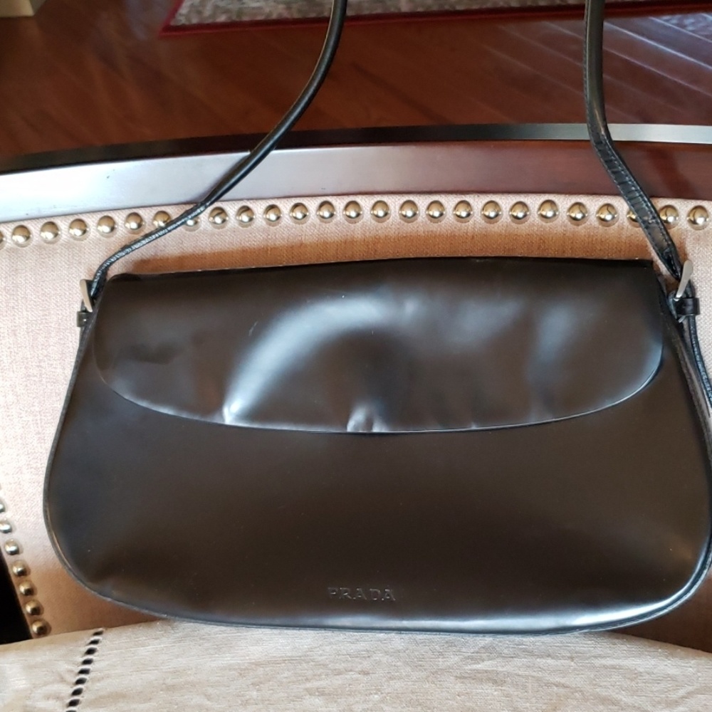 Prada handbag with dust bag. (Authentic)